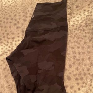 Size 8 Black camo high rise shorts.